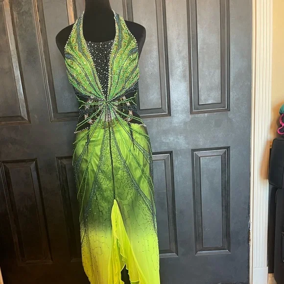 Beaded Couture formal gown/EUC/worn once - Picture 1 of 3